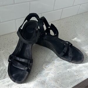 Teva Women's Black leather Sandals